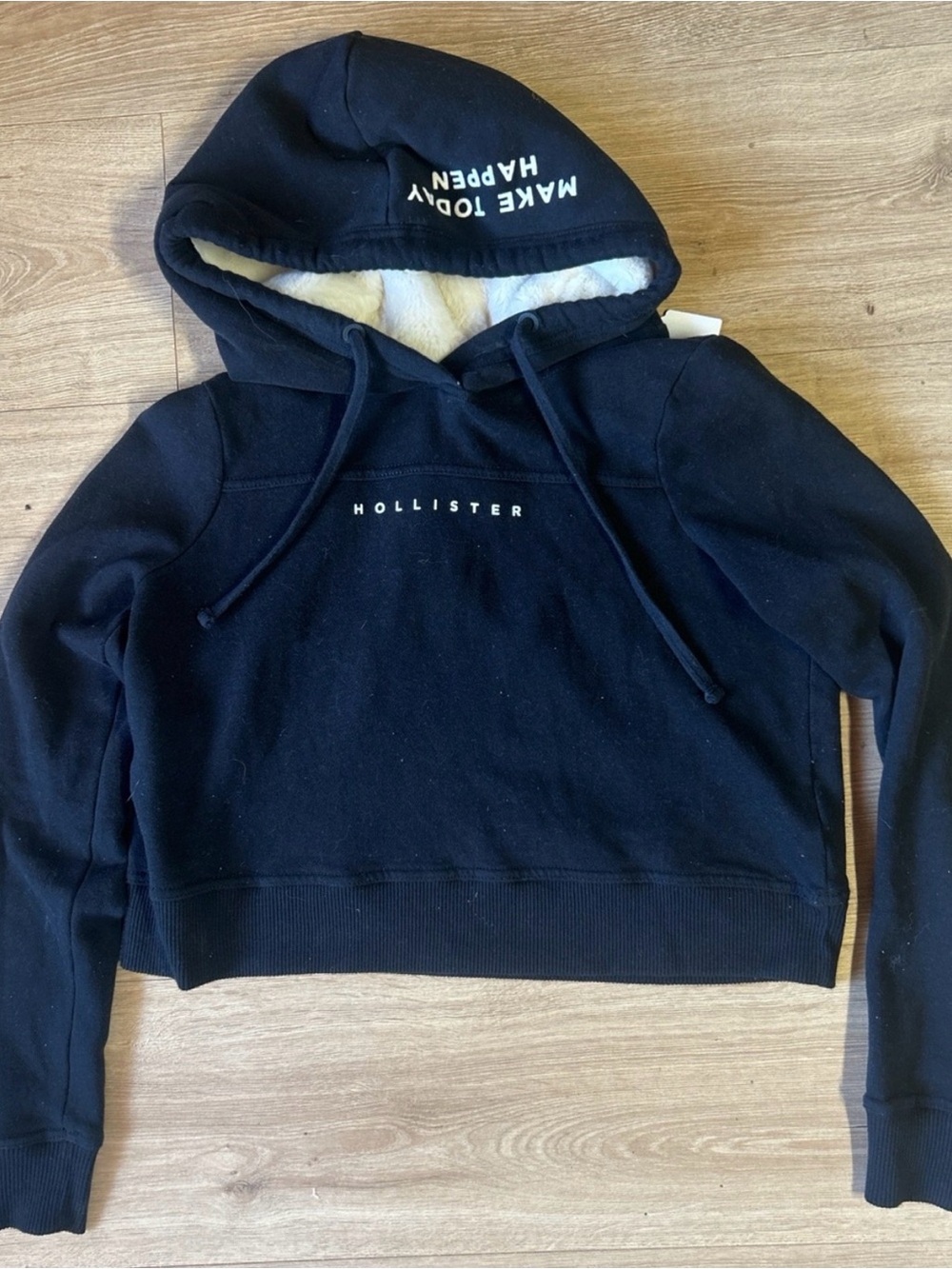 Hollister Women's Black Fleece-Lined Cropped Sweatshirt